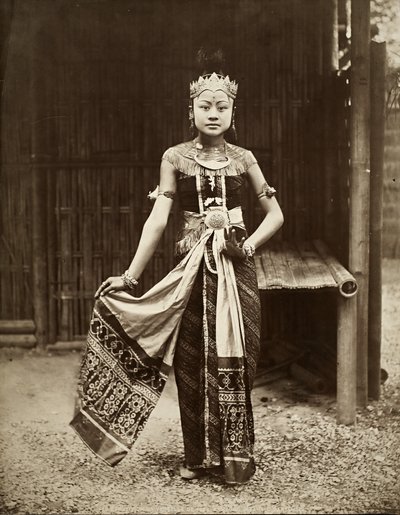 Tänzerin im javanischen Dorf, Exposition Universelle, Paris, 1889 von French Photographer